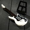 Гитара сувенирная Ibanez, на подставке, 24×8×2 см, бело-чёрная
