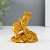 Нэцкэ фигурка «Слон на горке монет», полистоун, золотой, 8.7×7.5×5.4 см