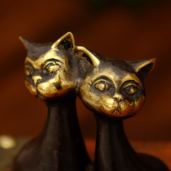 Сувенир «Сладкая парочка кошек», 7.5×3.5×9 см, бронза