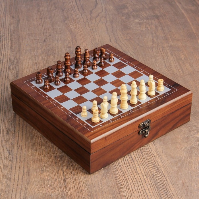 Набор классических настольных игр 4 в 1: шахматы, покер, 24×24 см
