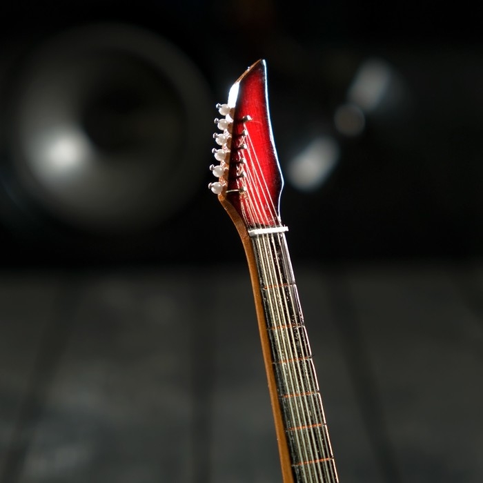 Гитара сувенирная Ibanez, на подставке, 24×8×2 см, красно-белая