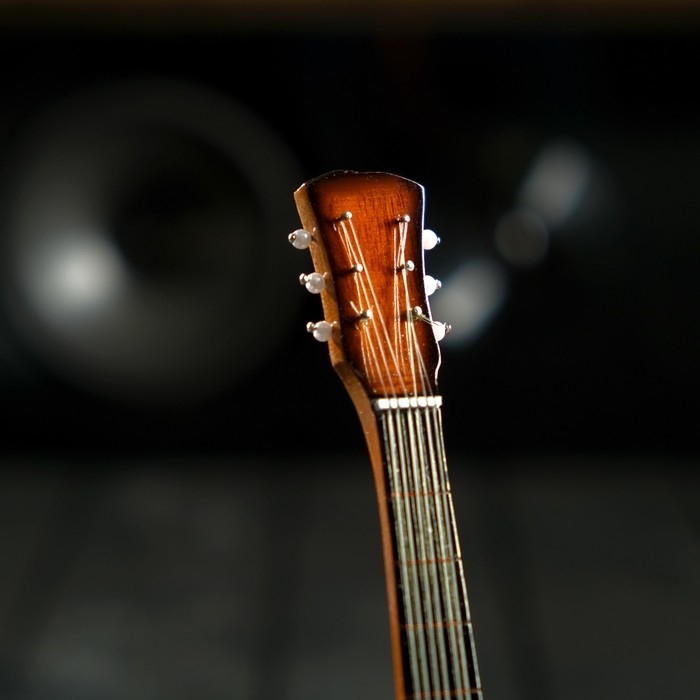 Гитара сувенирная Les Paul, на подставке, 24×8×2 см, коричнево-белая