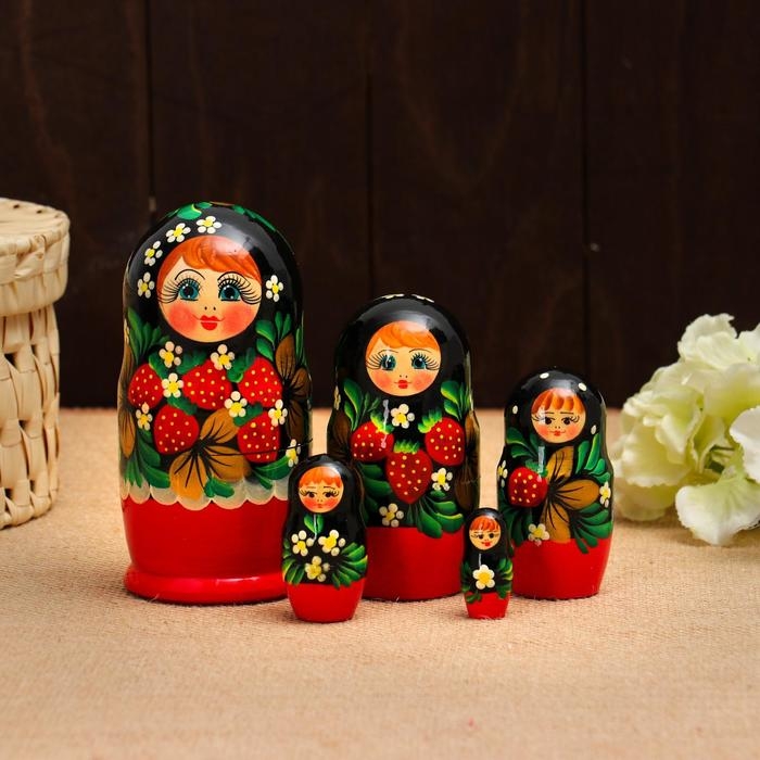 Матрёшка дерево «Земляничка», красное платье, 5 кукольная, 15 см