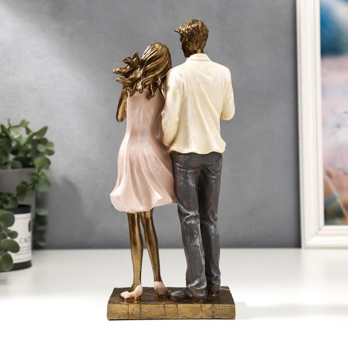 Фигурка полистоун «Влюблённая пара с сердцем», 25.5×8×11.5 см