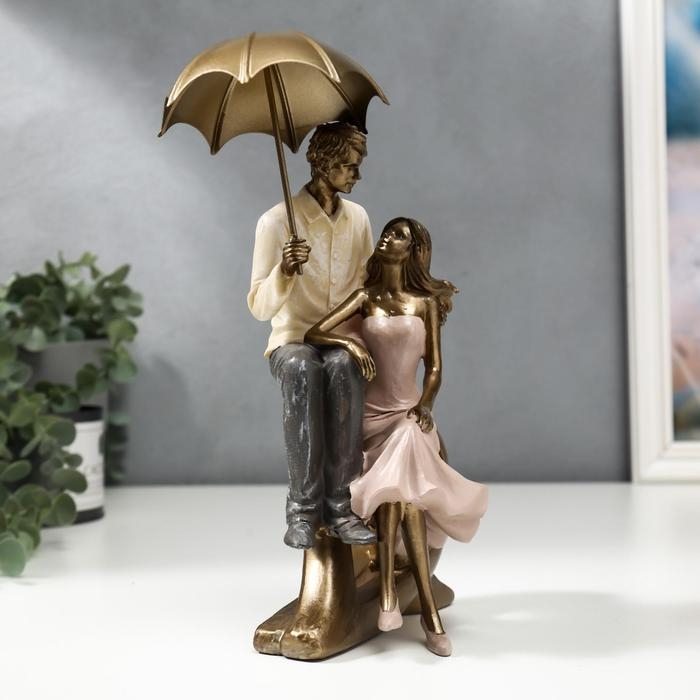 Фигурка полистоун «Пара на сердце под зонтом», 22.5×11×14.5 см
