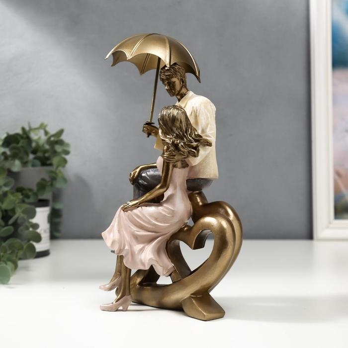 Фигурка полистоун «Пара на сердце под зонтом», 22.5×11×14.5 см