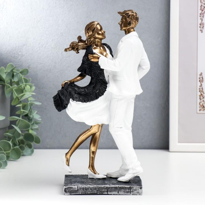 Фигурка полистоун «Влюблённые в белой одежде, с палантином», 25×10×13 см