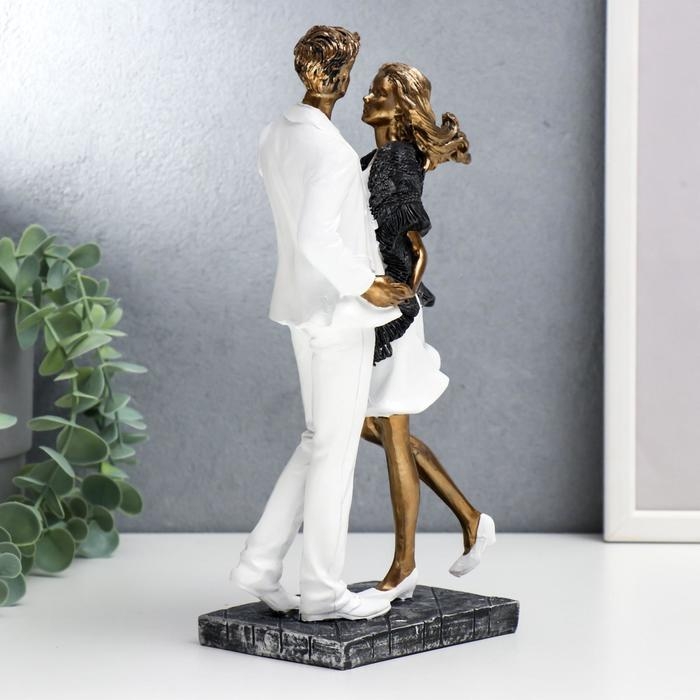 Фигурка полистоун «Влюблённые в белой одежде, с палантином», 25×10×13 см