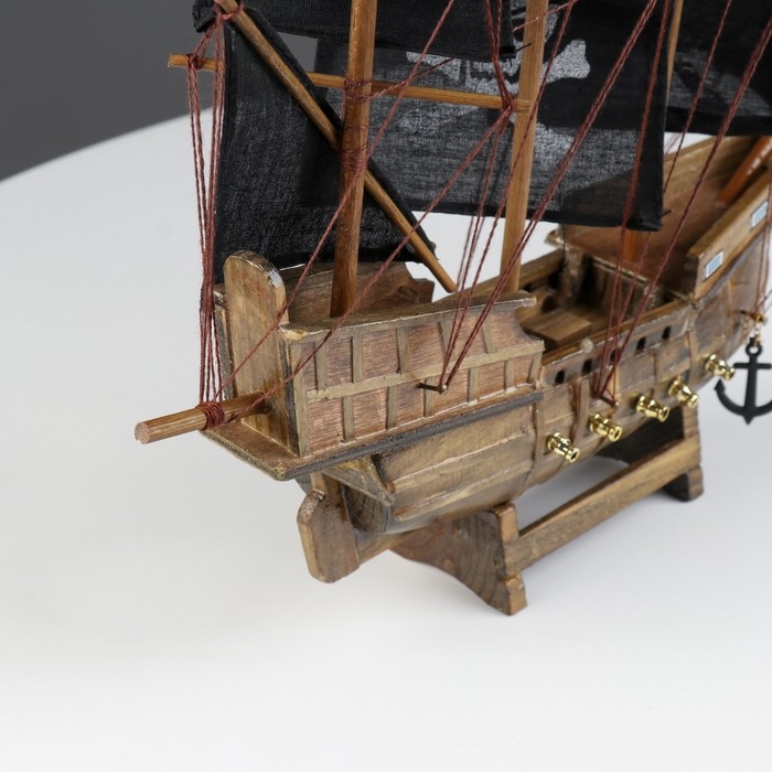 Сувенирная модель корабля «Пиратский. Уида», 33×8×29 см, чёрные паруса