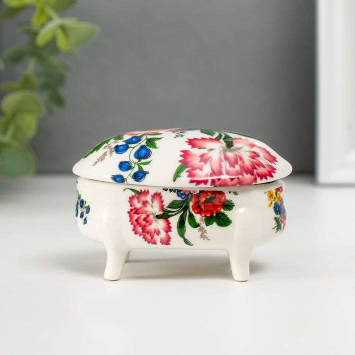Шкатулка для украшений на ножках «Гвоздики», керамика, 6.1×7.7×4.8 см