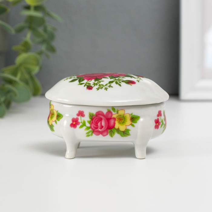 Шкатулка для украшений на ножках «Композиция из роз», керамика, 6.1×7.7×4.8 см