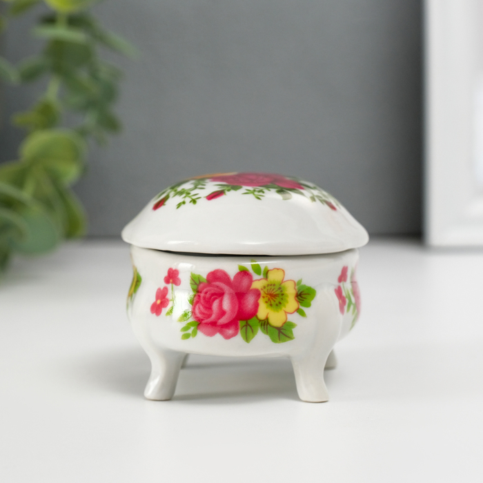 Шкатулка для украшений на ножках «Композиция из роз», керамика, 6.1×7.7×4.8 см