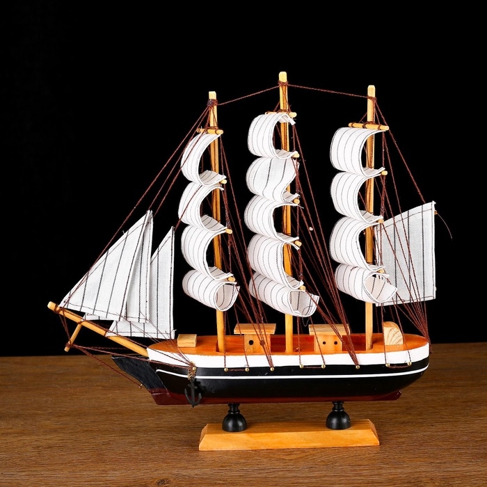 Сувенирная модель корабля «Пилад», борта тёмные, 33×31×5 см