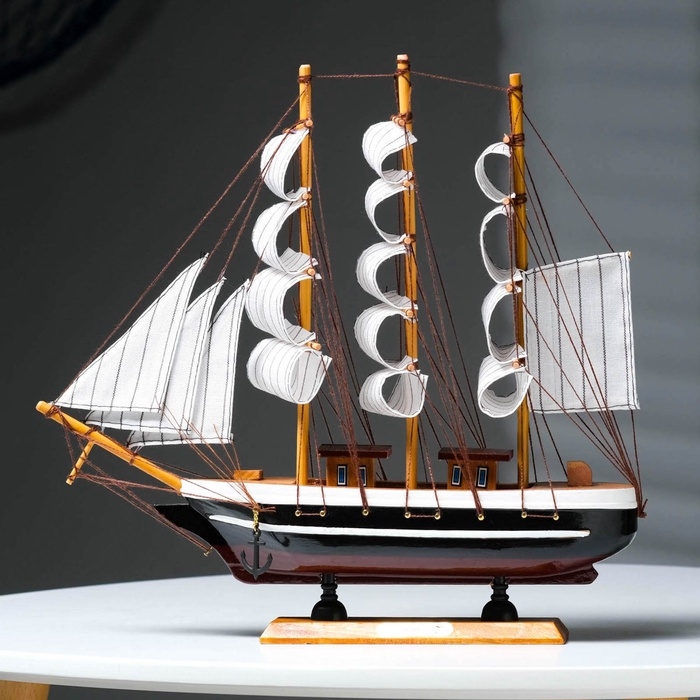 Сувенирная модель корабля «Пилад», борта тёмные, 33×31×5 см