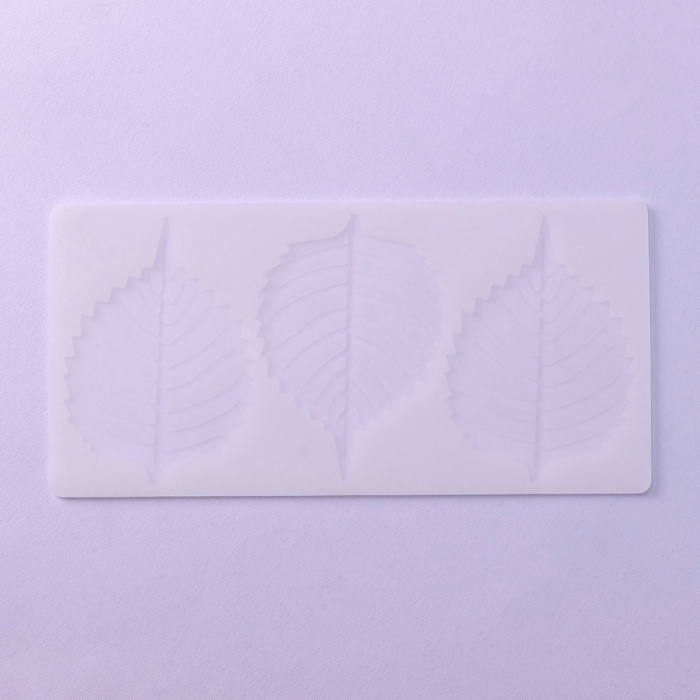 Форма для шоколада «Тополиный лист», силикон, 3 ячейки, 23×11×0.3 см, белая