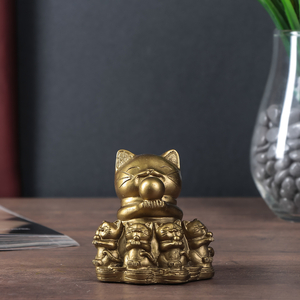 Нэцкэ фигурка «Кот манэки-нэко с котятами», полистоун, под бронзу, 7.5×6.5×7 см