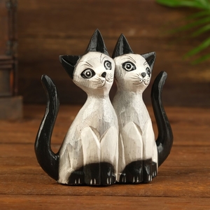 Сувенир «Кошки с темными лапками», 4×13×13 см, дерево