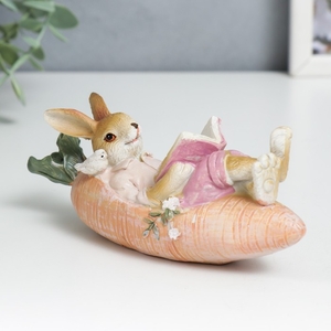 Фигурка полистоун «Кролик читают книгу в морковке лодке, с птичкой», 6×5×14.5 см