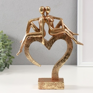 Фигурка полистоун «Влюблённые на сердце», золото, 26×22×6 см