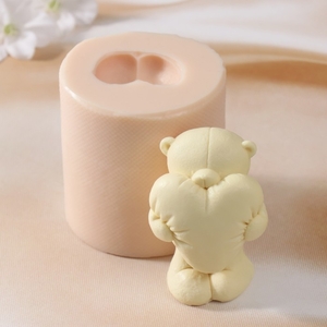 Молд силиконовый «Медведь с большим сердцем», 8.5×6.5×5 см