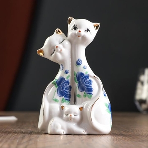 Фигурка керамика «Две кошки с котёнком», 13×8 см