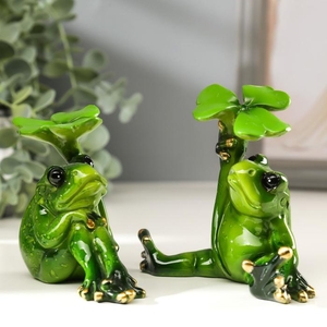 Фигурка полистоун «Лягушка с листочком», 10×6×11 см, МИКС