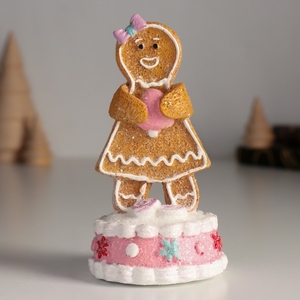 Фигурка полистоун «Пряничка на кексе, с зефиркой», 6.5×6.5×11.5 см