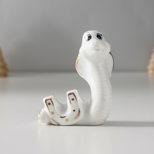 Фигурка керамика «Белая кобра с подковой», с золотом, 2.5×6.5×8 см