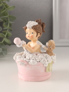 Фигурка полистоун «Купание: малышка и пёсик», 8.5×8×10.5 см