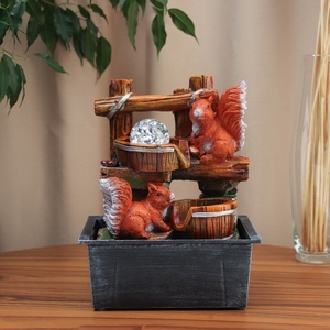 Фонтан настольный «Белочки на брёвнах», 28×21 см, с подсветкой