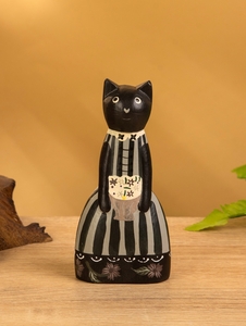 Сувенир «Чёрная кошка в зелёном платье», 6×4×13 см, дерево