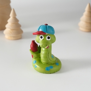 Фигурка полистоун «Змей в кепке, с баллончиком», 4.5×6 см