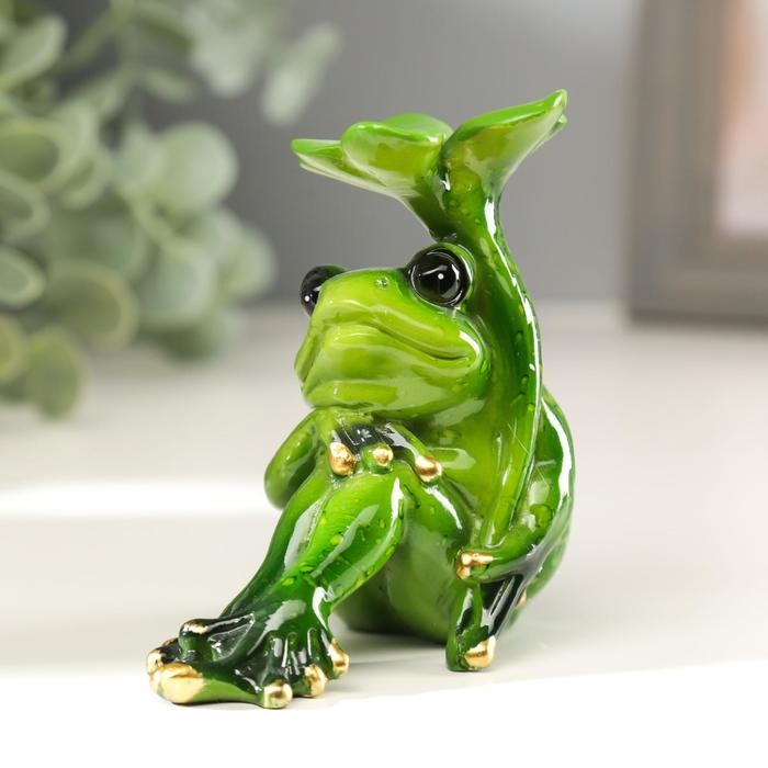 Фигурка полистоун «Лягушка с листочком», 10×6×11 см, МИКС