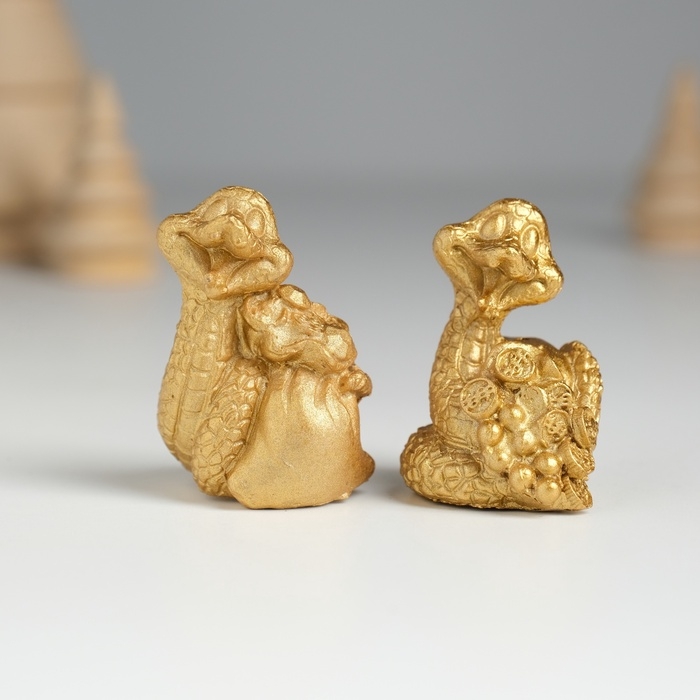 Фигурка полистоун «Змея удачи с богатствами», 3.3×3×4 см, МИКС