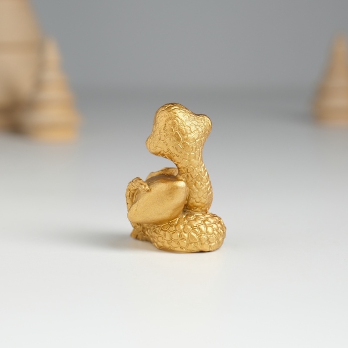 Фигурка полистоун «Змея удачи с богатствами», 3.3×3×4 см, МИКС